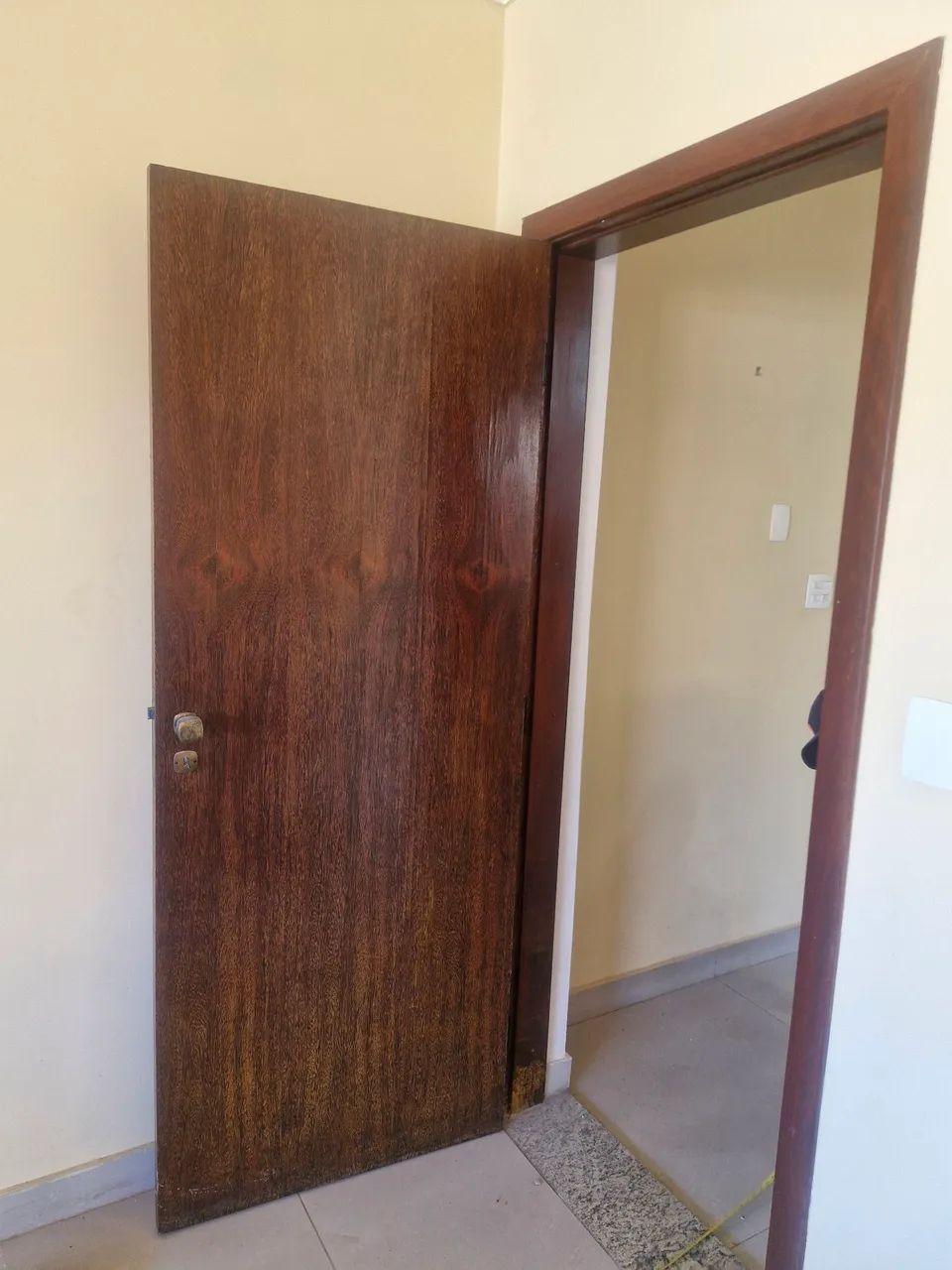 Porta com marco completa