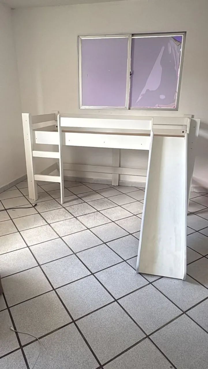 Cama com escorrego