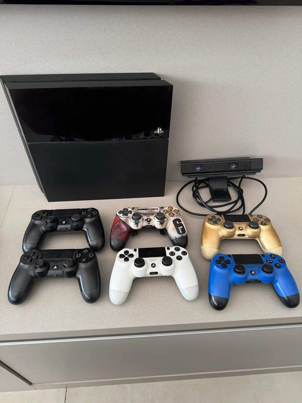 PS4 Fat 500gb completo com 6 controles (um com paddle) e web cam 