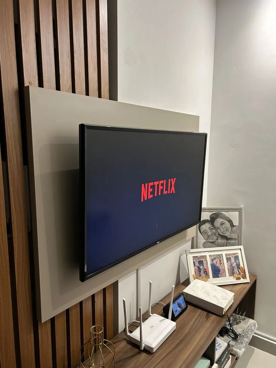 VENDO SMART TV 42 POLEGADAS. Televisão LG, com diversos aplicativos.) - Foto 2