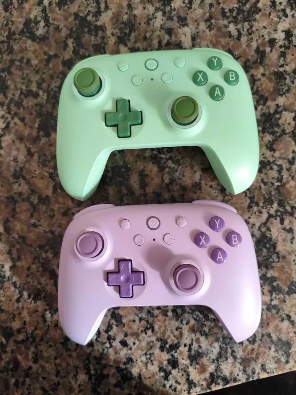 Vendendo controle, NÃO É BLUETOOTH, vendendo 1 só deixei os dois pra poder escolher a cor 