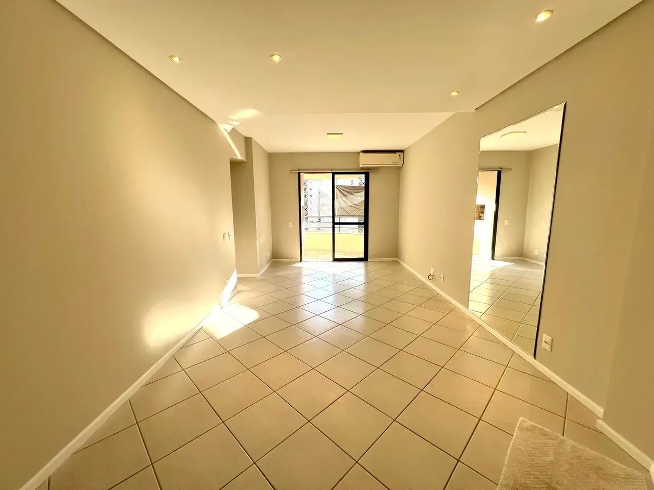 Apartamento 3 dormitórios poucos metros da Beiramar Norte. - Foto 4