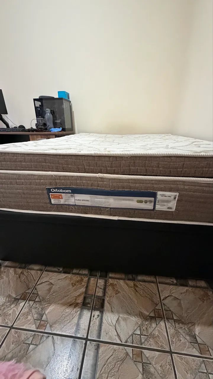 Cama de casal completa (colchão e box)