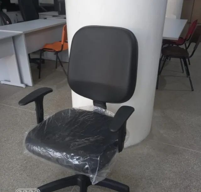 CADEIRAS E POLTRONAS NOVAS P ESCRITORIO E NA LOJA CENTERACO ITAPUA *  - Foto 6