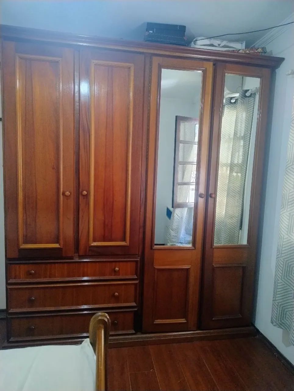 Guarda roupa madeira maciça 