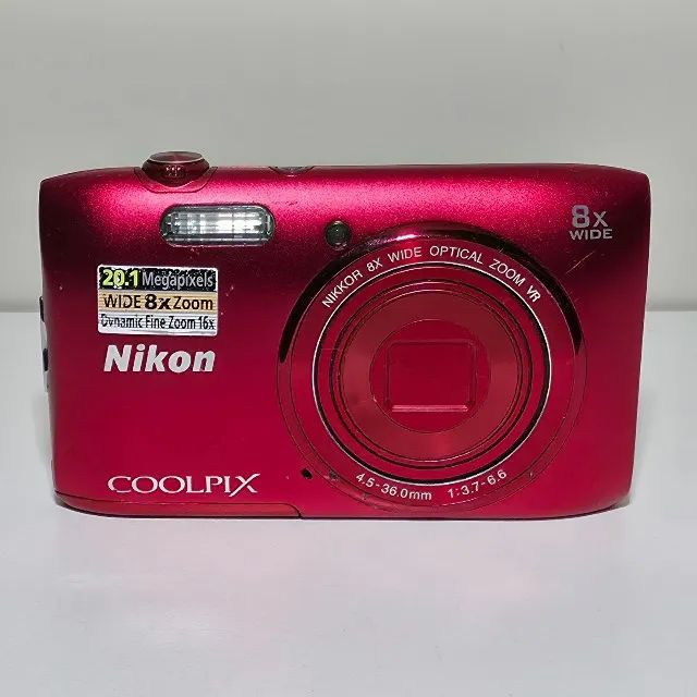 Câmera Digital Nikon Coolpix S3600 20.1MP 8x Vermelha com