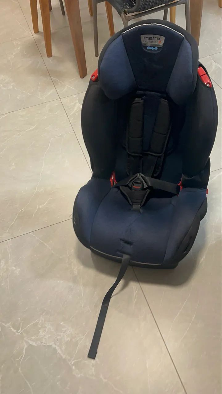 Cadeirinha de bebê matrix evolution K Burigotto
