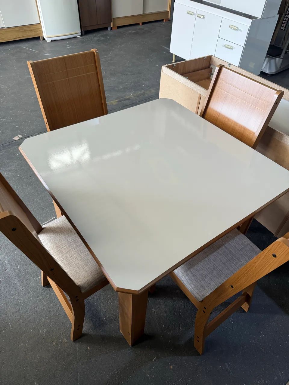 Mesa com 4 cadeiras - entrego Curitiba e região 