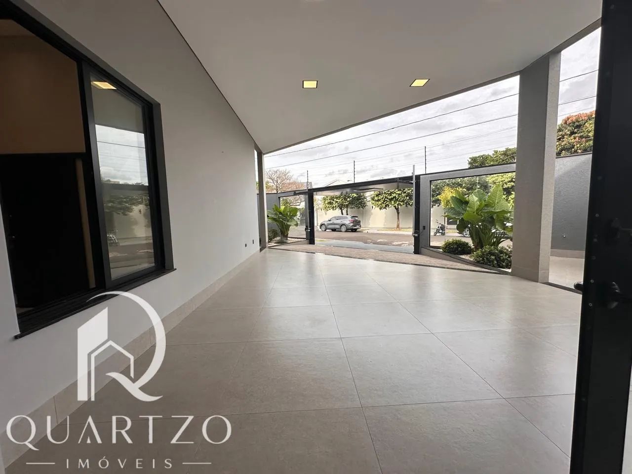 Casa nova com 3 suítes, piscina e 5 vagas no Jardim Paris III - Foto 3