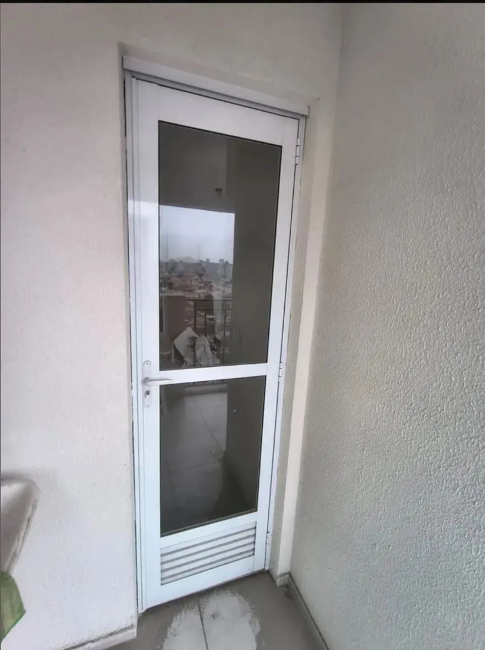 Porta alumínio  branco com vidro - Foto 4