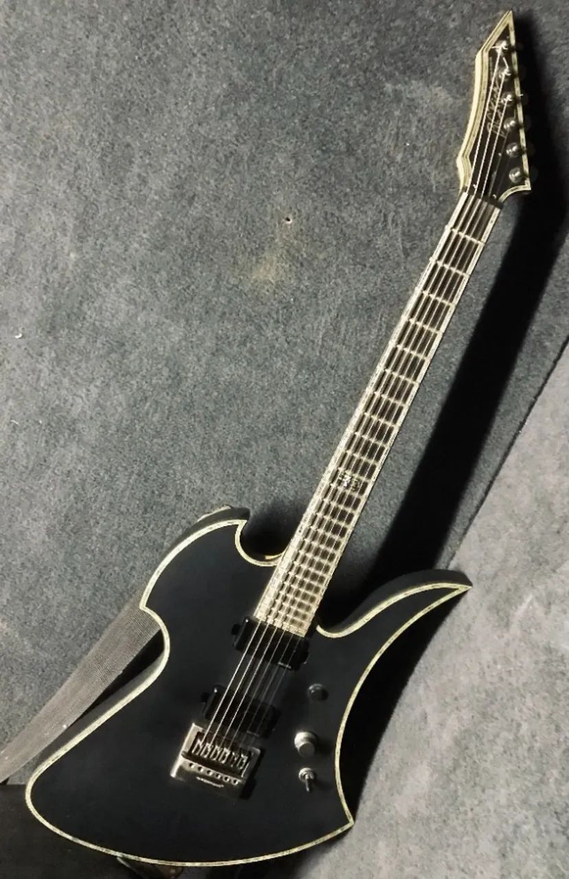 guitarra B.C. RICH MONCKINGBIRD