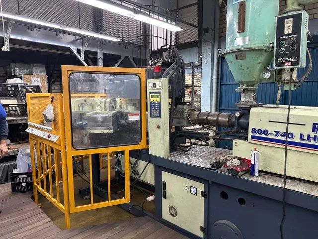 Maquina Injetora Rotativa Himaco MR 8 800 740 LH, ano 2007