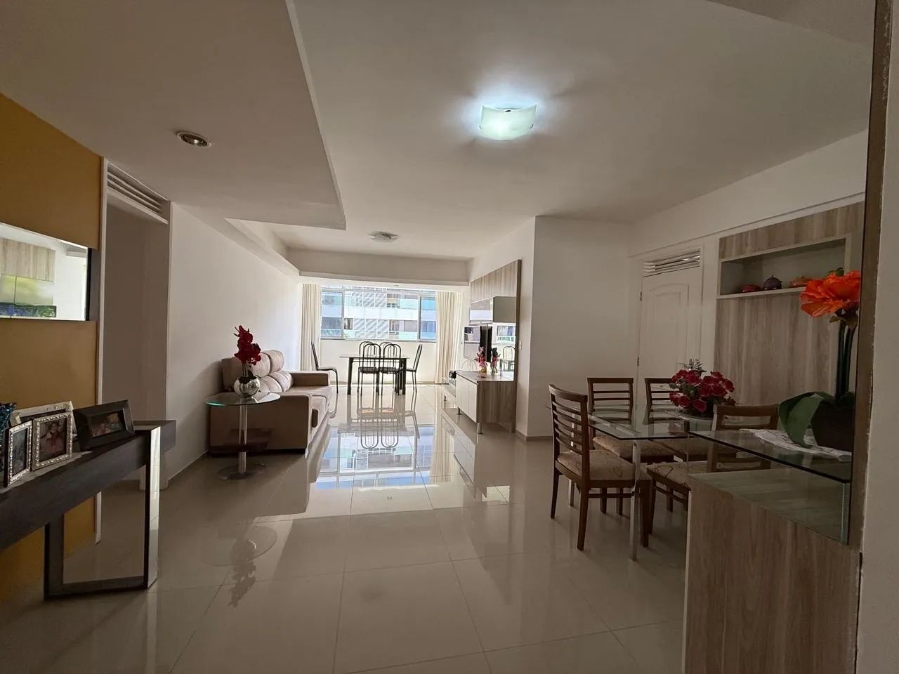 Apartamento Mobiliado 157m² no Meireles | 3 Quartos | 200m da Beira-Mar | R$ 880 Mil.