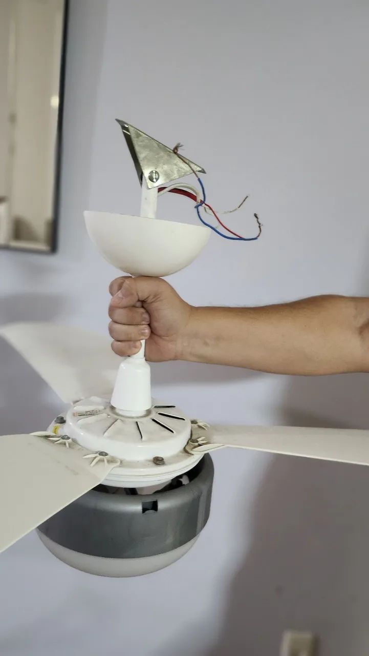 Ventilador de teto - SEM FUNCIONAR - DOAÇÃO 