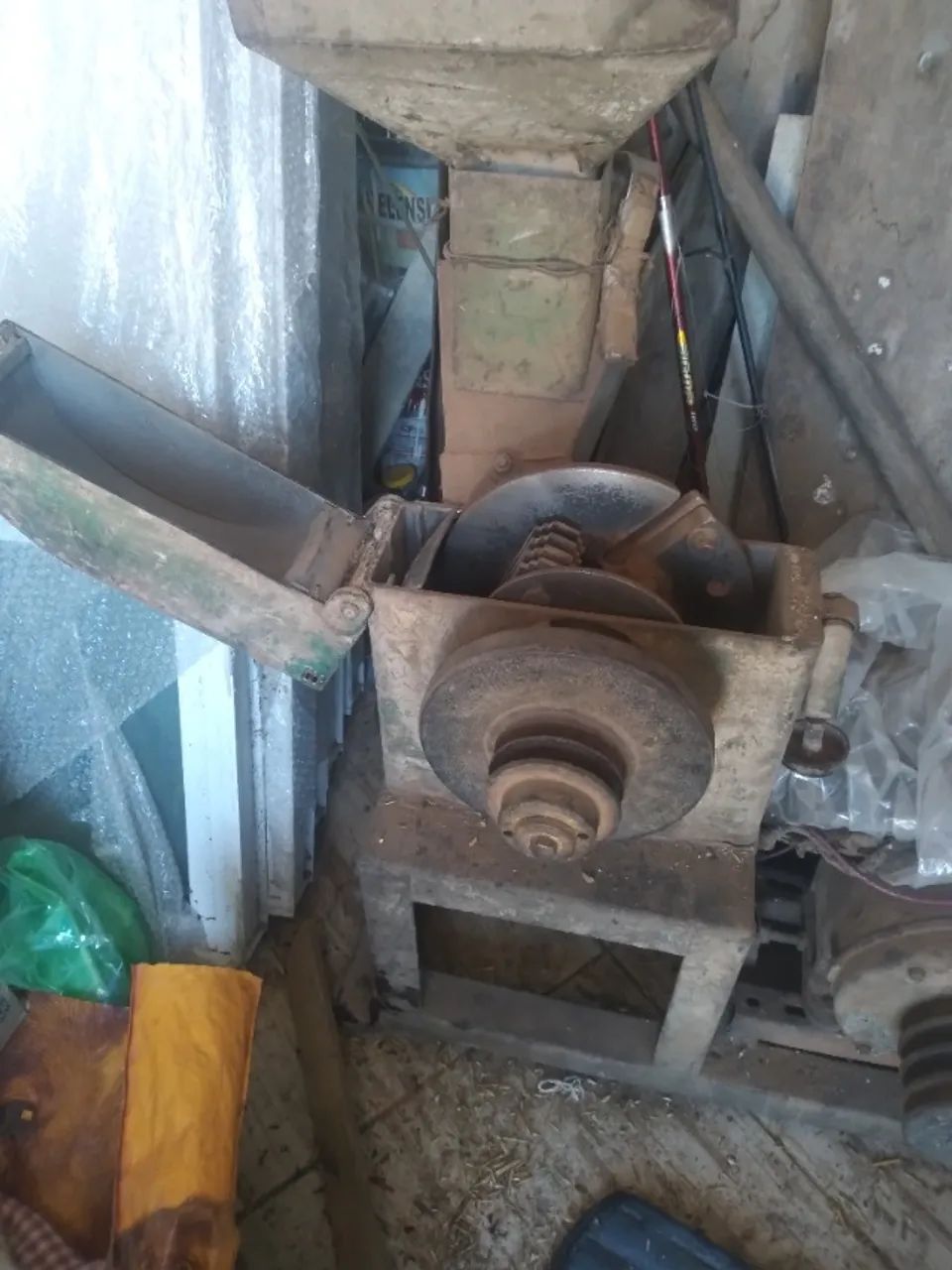 Vendo moinho com motor 7.5 cadê alta