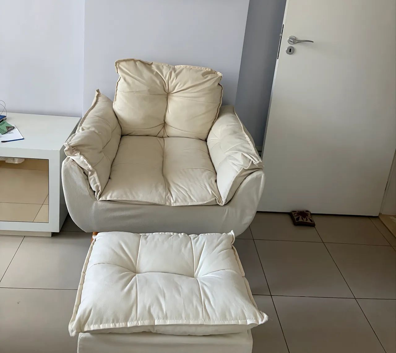 Poltrona nova com puff - Foto 2