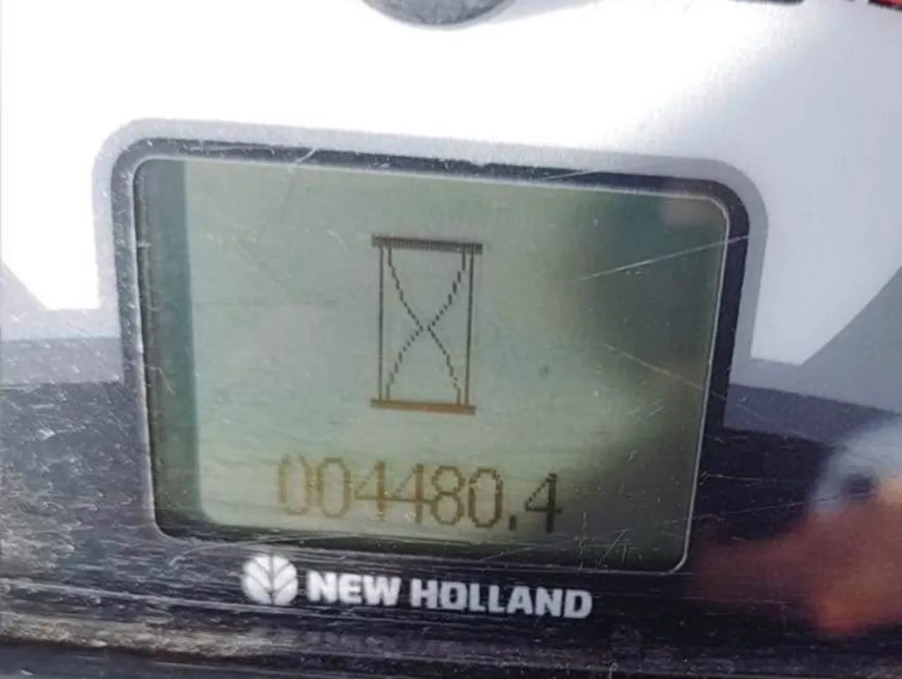 Retroescavadeira New Holland B95B ano 2021, 4x4, 4.500 horas e ar condicionado, no Paraná  - Foto 4