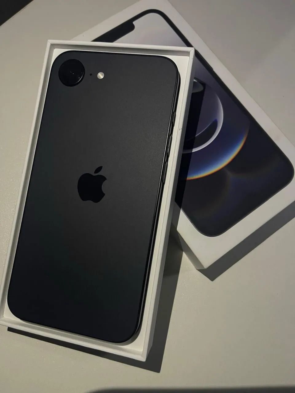 Vendo IPhone 16e 128g