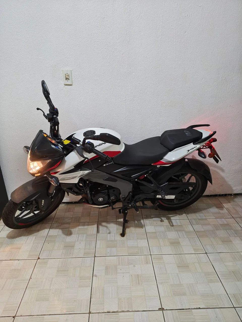 Bajaj Dominar 160 2025 - Foto 3