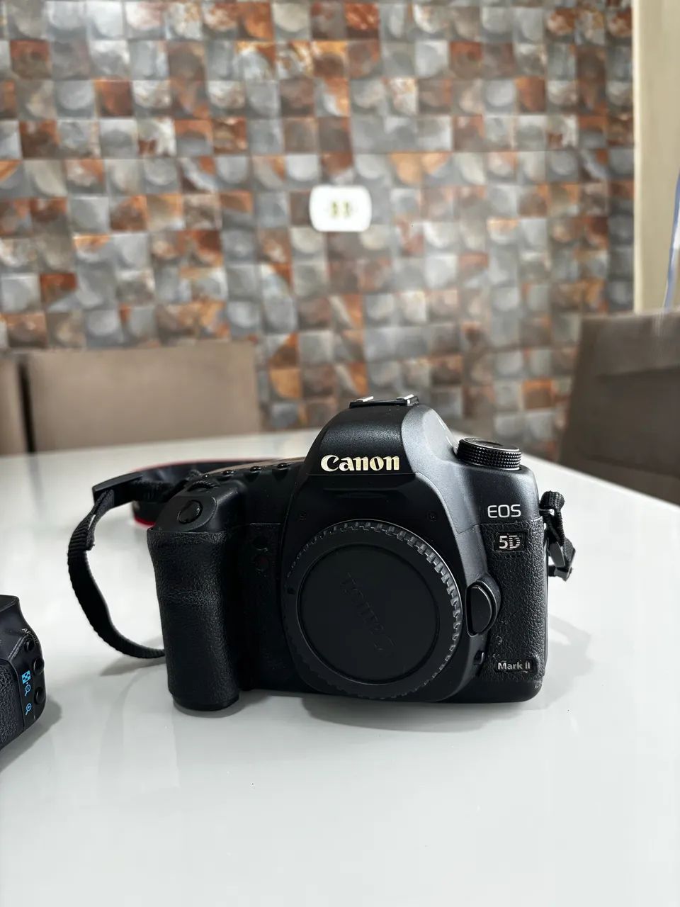 Camera canon 5d mark 2 + grip bateria + flash + lente 85mm 1.8