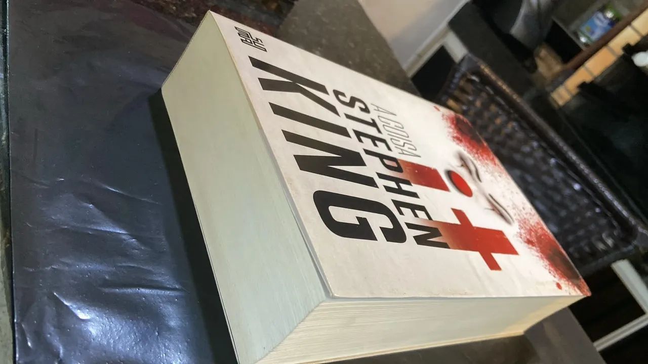 Livro It: A coisa - Stephen King (Capa Comum) - Foto 2