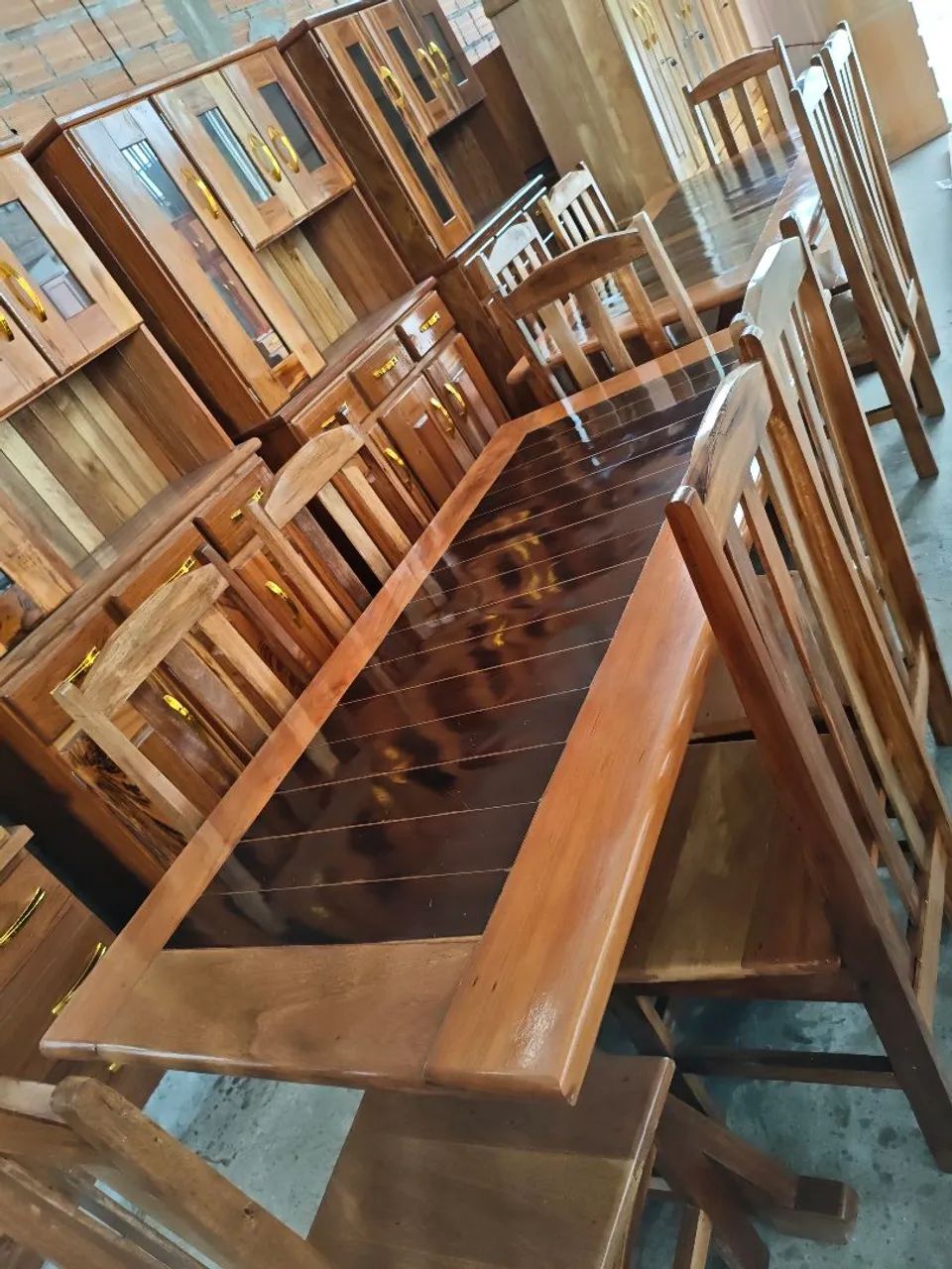 Mesa com 6 cadeiras de madeira  - Foto 2