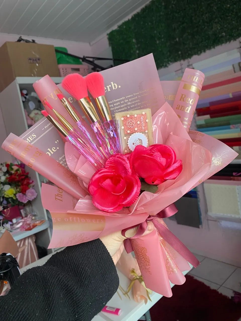 Presente buquê de maquiagem 
