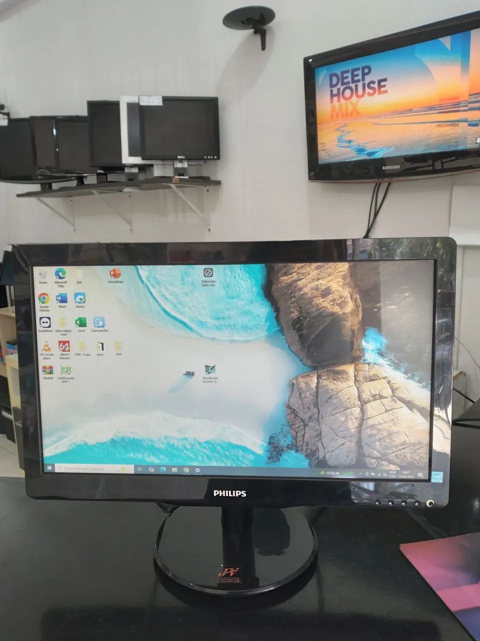 Monitor de led 20" polegadas,  com os cabos , garantia,  só ligar e usar realmente  - Foto 3
