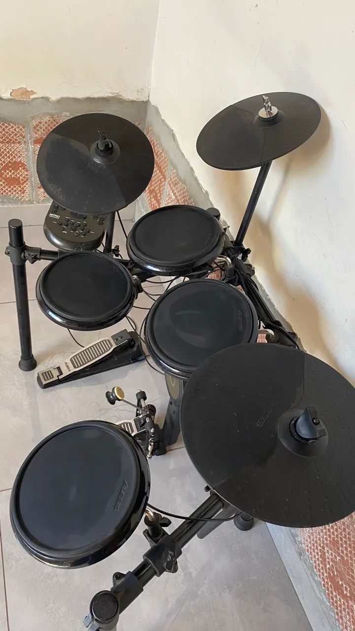 Bateria eletrônica Alesis Nitro  - Foto 2