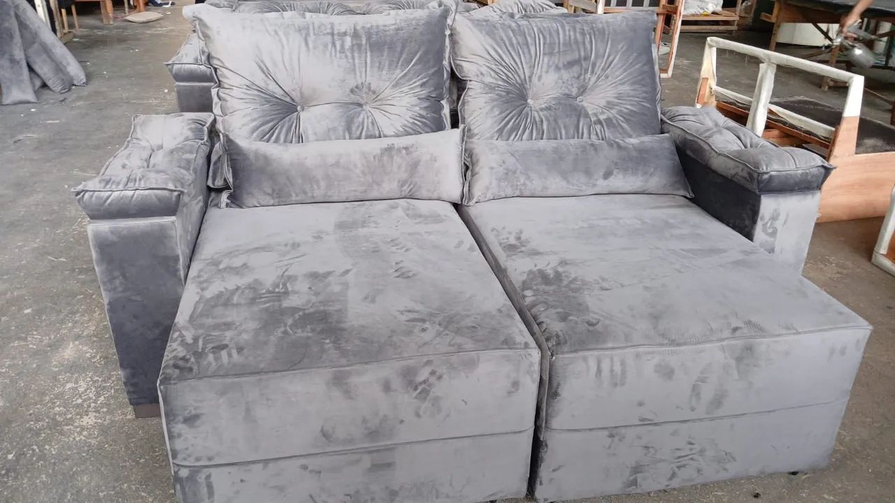 Sofá 2 lugares acompanha um puff entrega grátis  - Foto 2