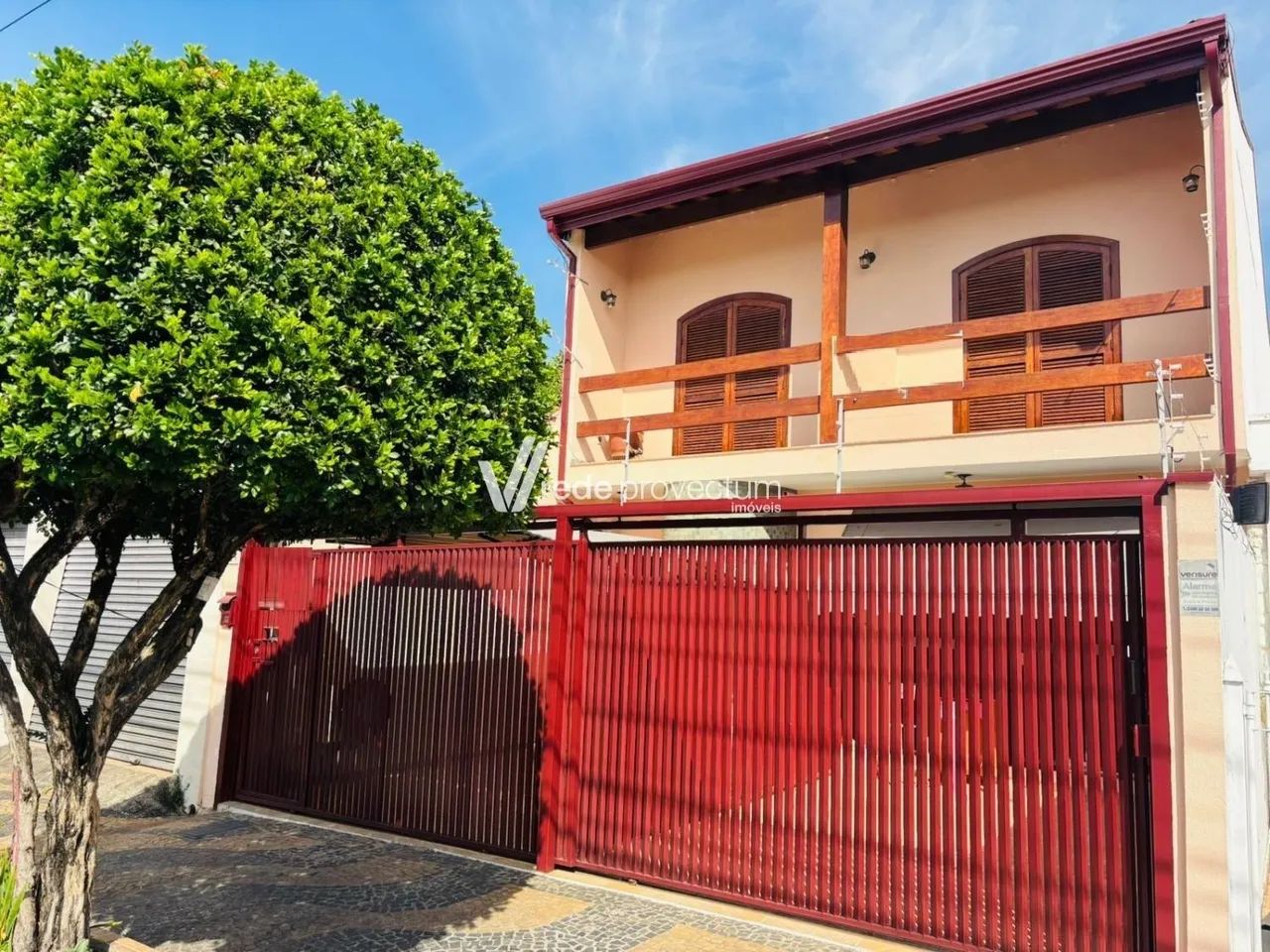 SOBRADO COM SALA COMERCIAL E 3 SUITES NO SÃO BERNARDO