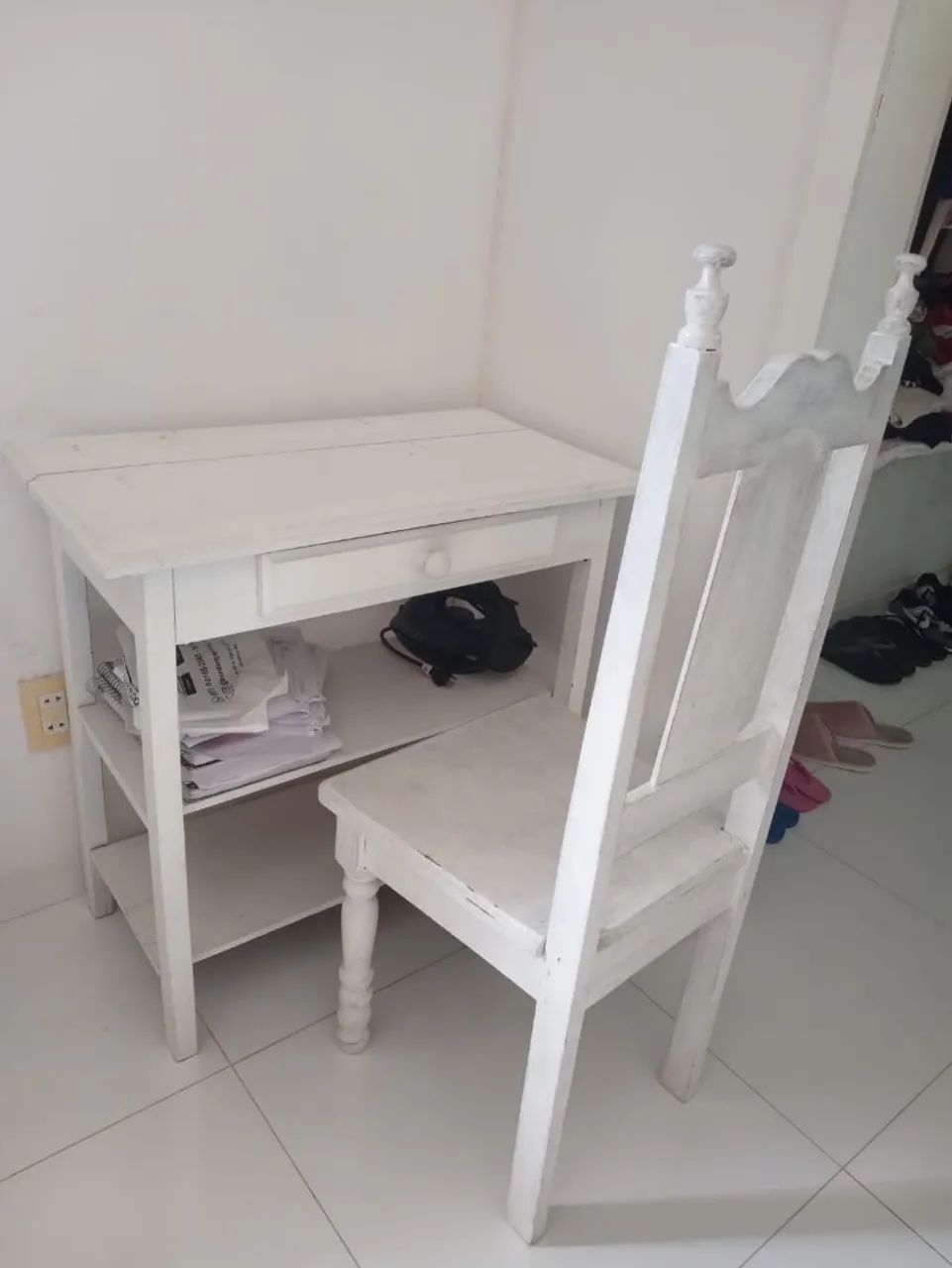 Mesa madeira com cadeira