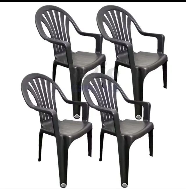 4 Cadeiras de Plástico