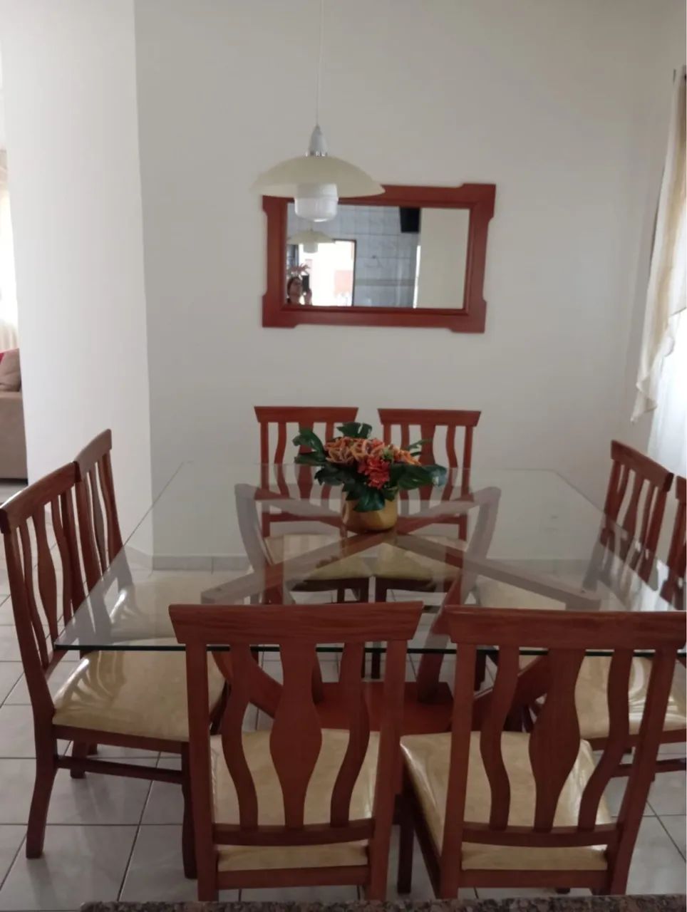 Mesa de jantar + 8 cadeiras e espelho - Porto Ferreira-SP