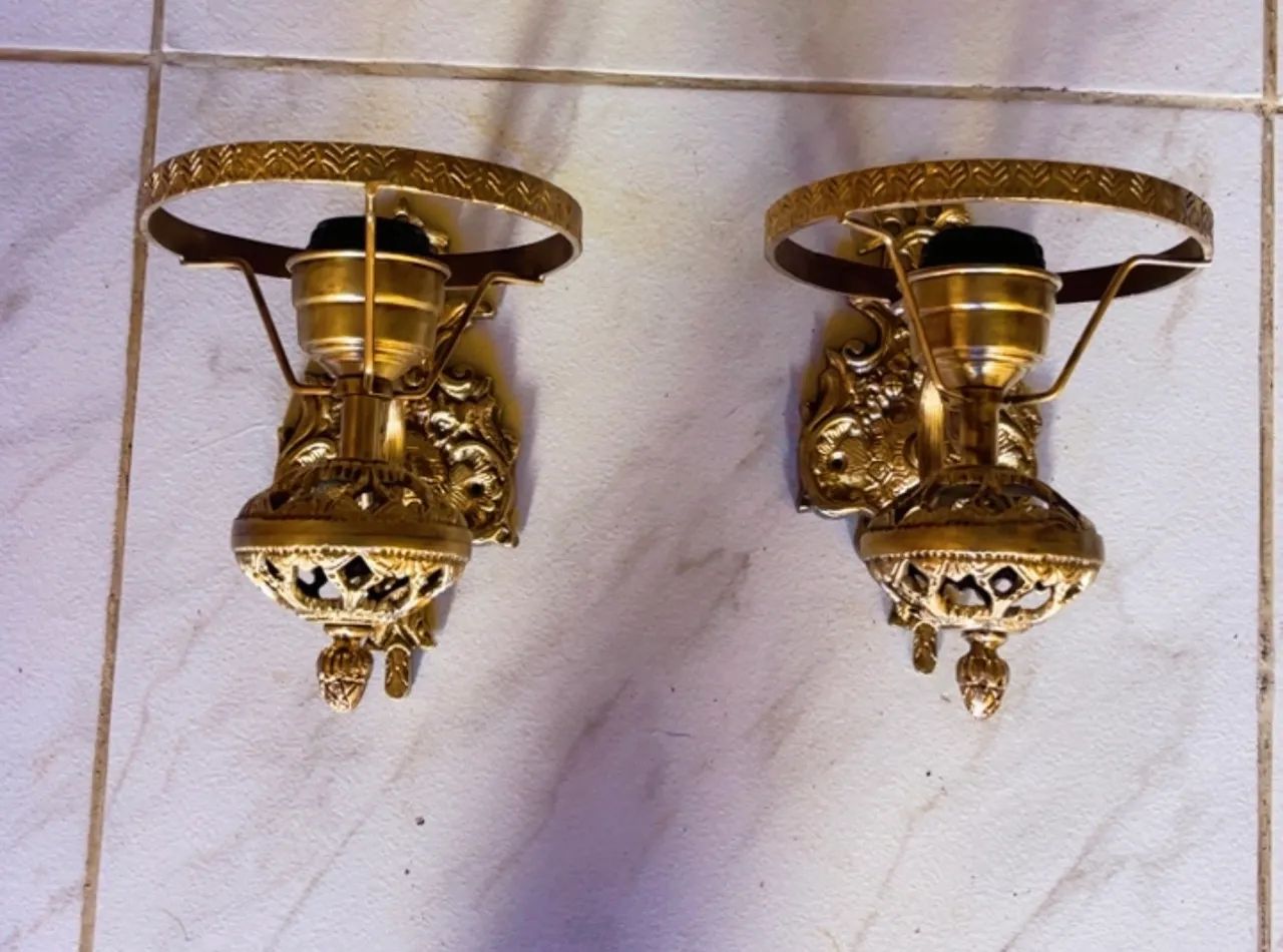 Lindo par de arandelas em bronze muita antigas  - Foto 3