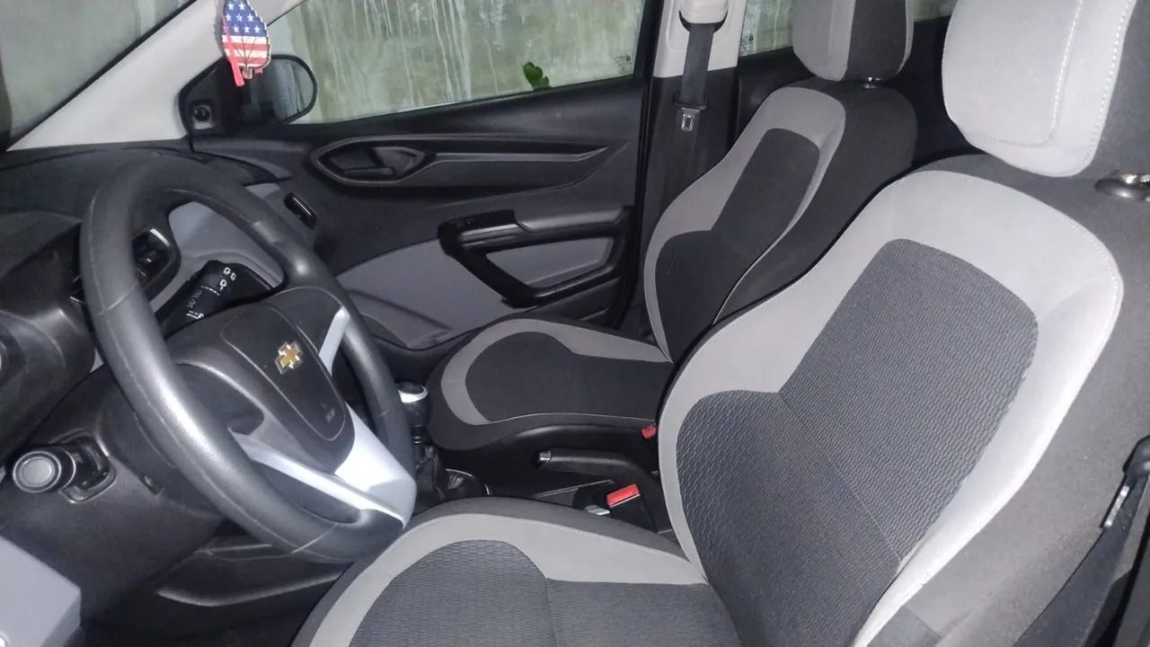Chevrolet Onix Hatch LT 1.0 8V Flex Power Mec. 4P 2016 - Foto 2