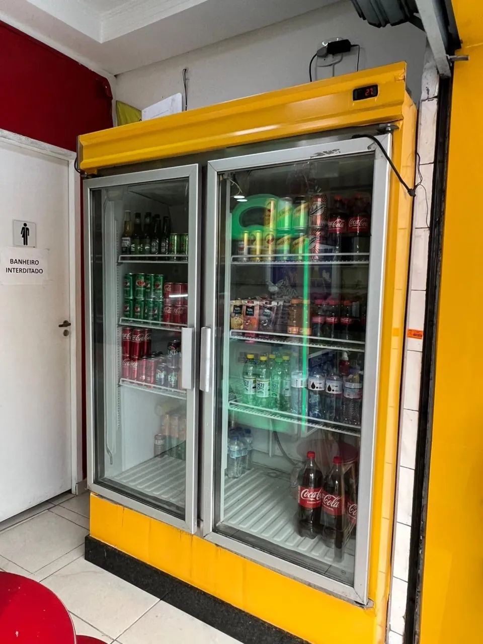 Geladeira Expositora Vertical 2 Portas - Semi-nova - Sem Motor
