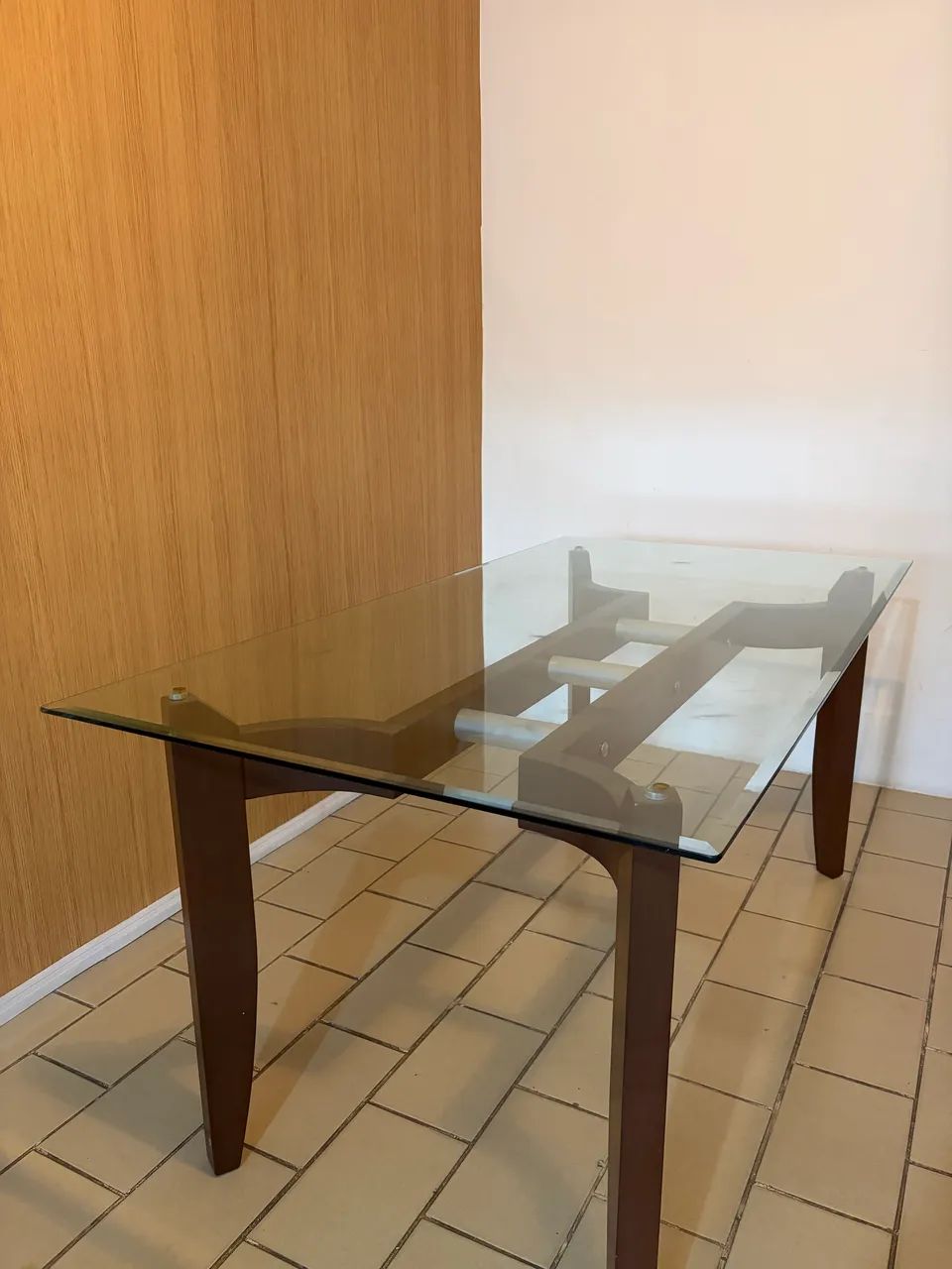 Mesa de Jantar 6 Lugares em Vidro e Base de Madeira Nobre - Foto 2