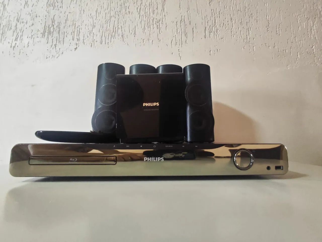 Home theater Philips HTS05590W.