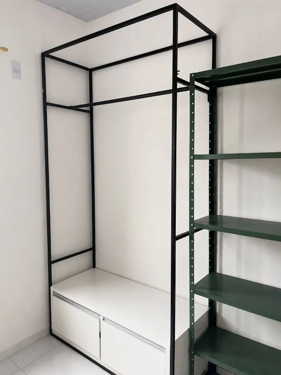 ARARA EM METALON COM 2 GAVETAS EM MDF