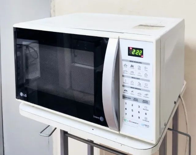 Micro ondas LG 28 litros 127 v - Foto 2