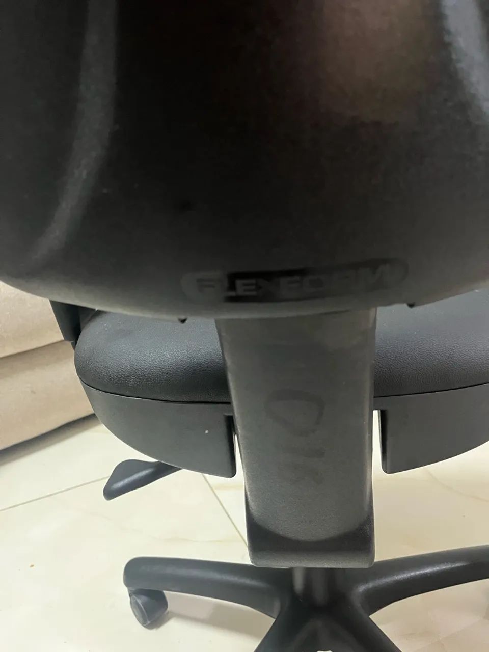 Cadeira de escritório flexform - Foto 4