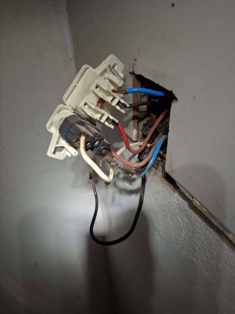 Eletricista 24 horas atendo Cuiabá e Várzea Grande  e Região  - Foto 5