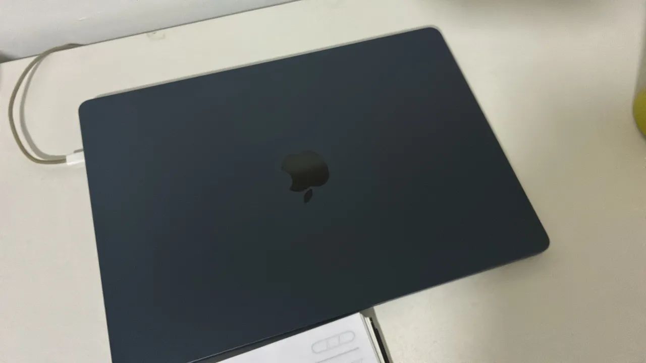 MacBook Air M3 - 15,3?