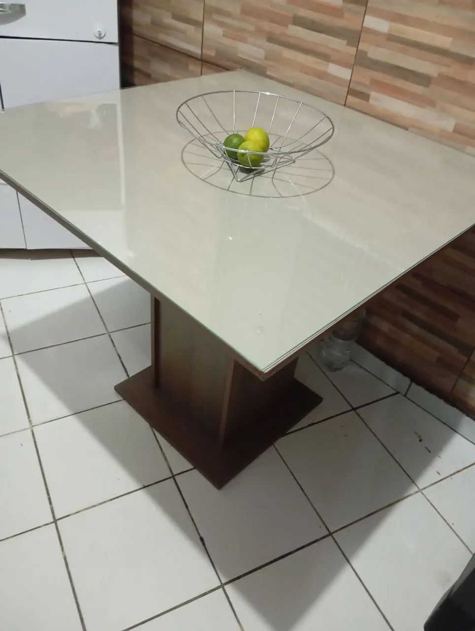 Mesa com quatro cadeiras  - Foto 3