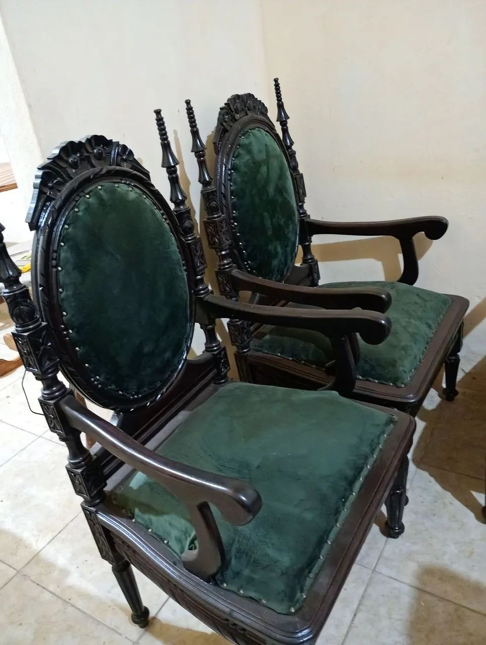 Poltronas em jacarandá conjunto 7 mil 3 lugares 3 mil 2 de 1 lugar 4 mil as 2.