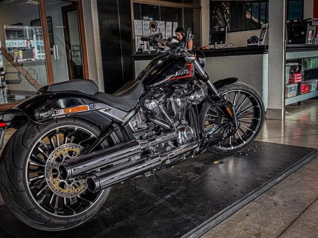 Harley-Davidson Breakout FXBR 117 - Foto 5