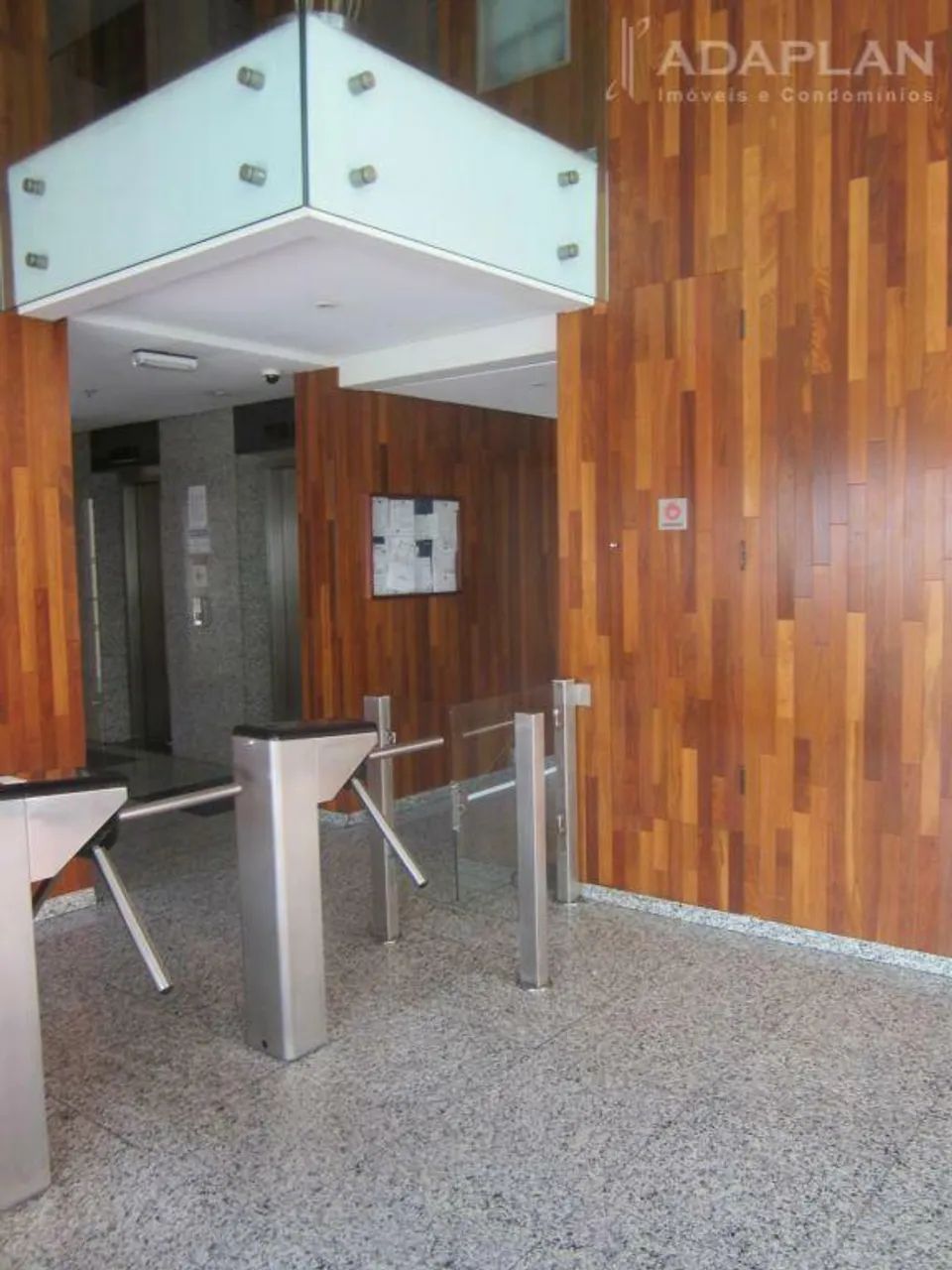 Conjunto com 172 metros e 8 vagas alugado por - Foto 2