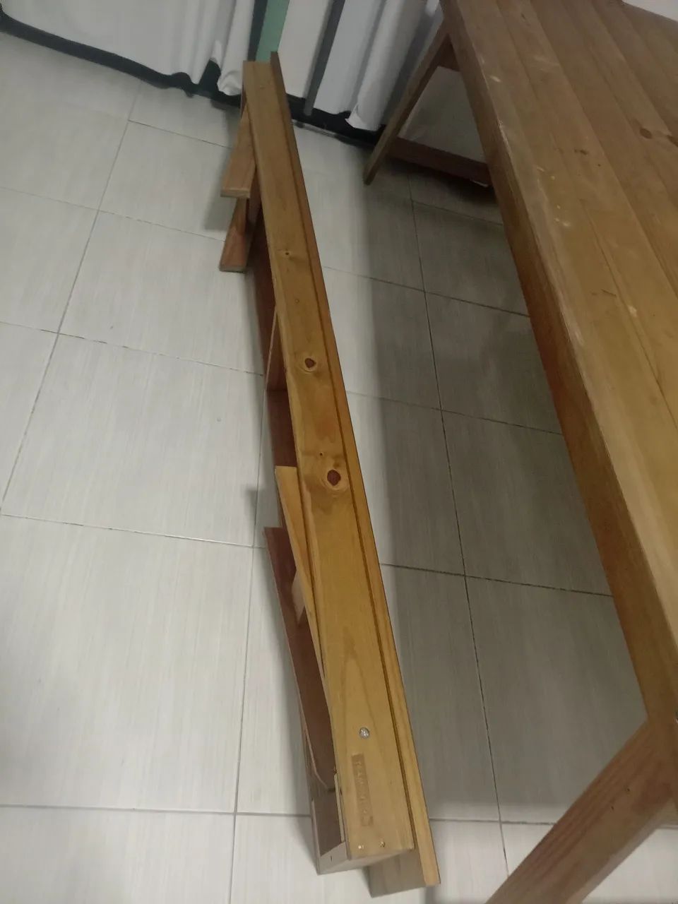 Conjunto mesa e 2 bancos madeira  - Foto 2