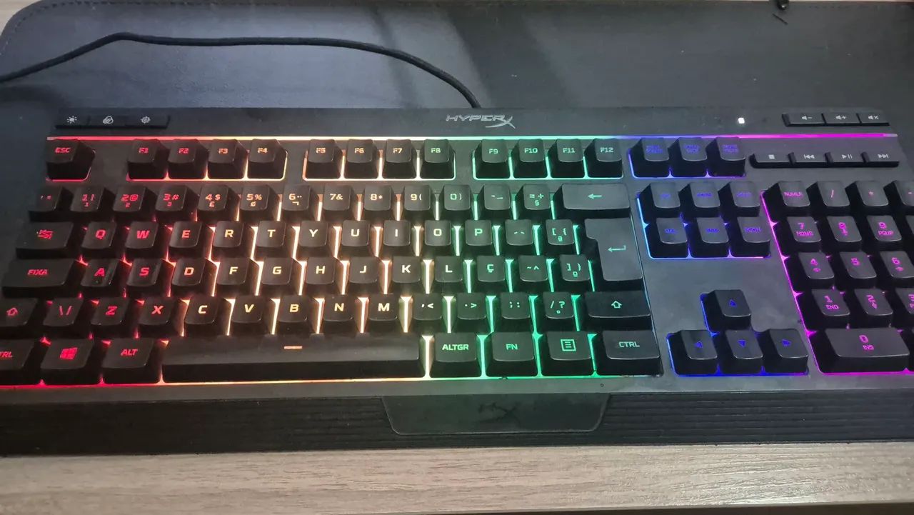 Teclado Hyper Alloy Core RGB